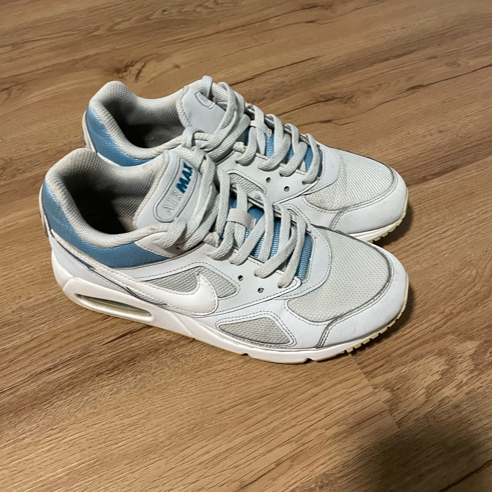 Nike Air Max IVO Womens Running Shoes